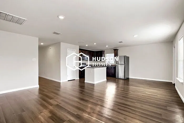 3 bed, 2.0 bath, 1298 sqft, $1,675 — Photo 4