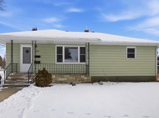 2204 7th St S, Moorhead, MN 56560