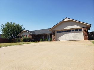917 Ranch Rd N, Altus, OK 73521