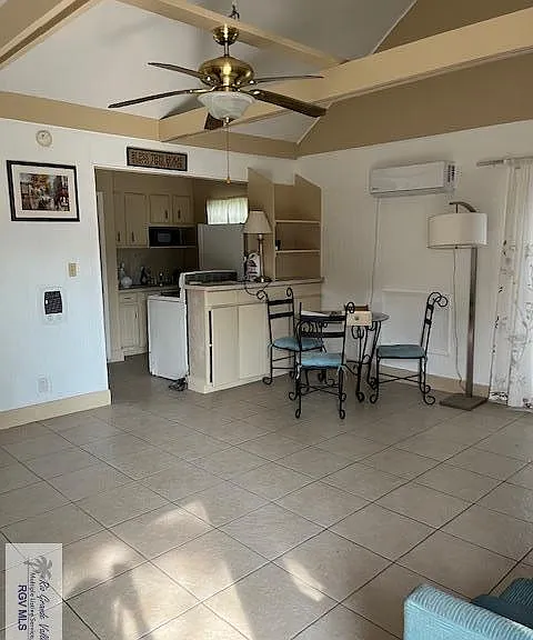 240 Country Club Cir #2 — Photo 2
