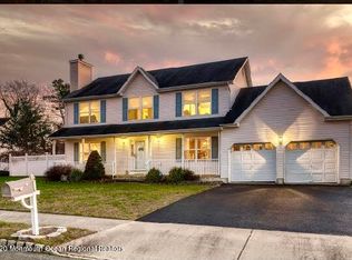 18 Autumn Dr, Howell, NJ 07731