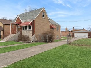 10221 S Sawyer Ave, Evergreen Park, IL 60805