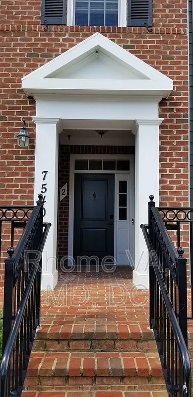3 bed, 2.5 bath, 2450 sqft, $3,900 — Photo 2