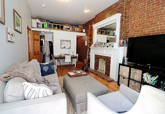 3rd image of 130 W 74th St APT 3B