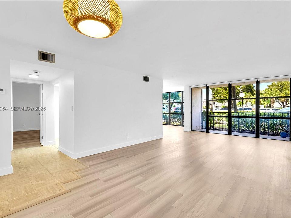 1st image of 1000 Parkview Dr APT 129