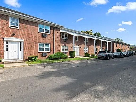 2nd image of 838 Wood Ave #D10