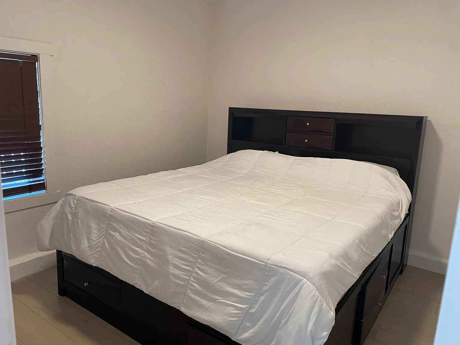 1 bed, 900 sqft, $1,950 — Photo 3