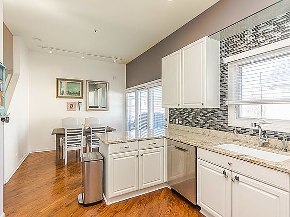 5th image of 2243 N Greenview Ave #B