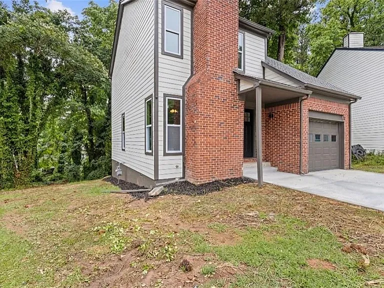 1111 Pin Oak Dr — Photo 3