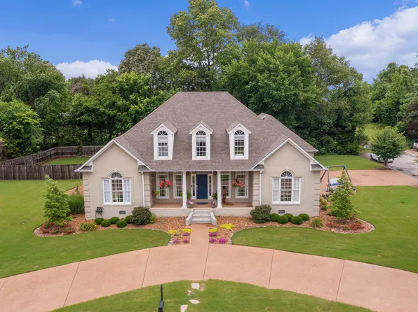 15 Hanover Dr, Jackson, TN 38305