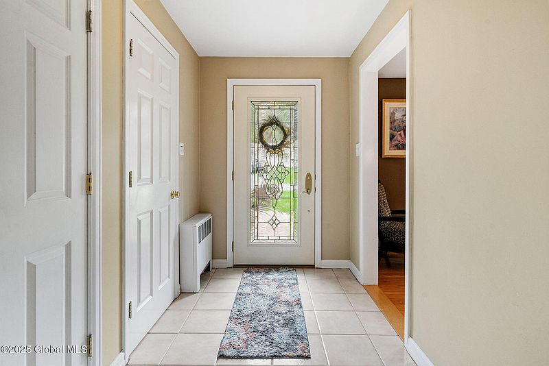 4th image of 411 Oakridge Drive