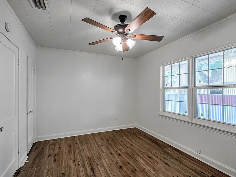 609 Storey Ave — Photo 25