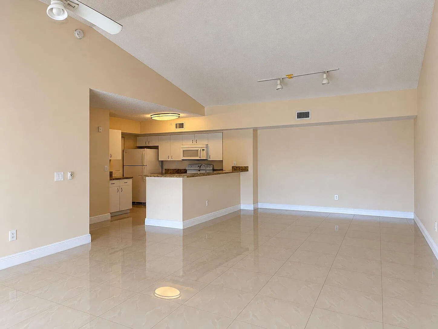 2 bed, 2.0 bath, 1124 sqft, $2,350 — Photo 3