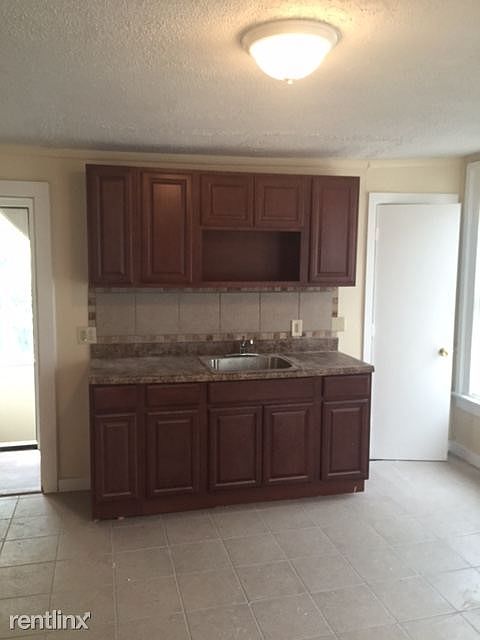 1st image of 122 Carlisle St #2