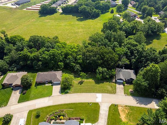 5th image of 532 Ann Dr