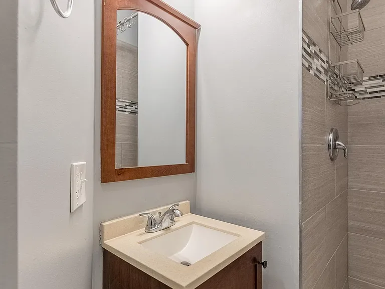 1102 W 18th St #3F — Photo 15