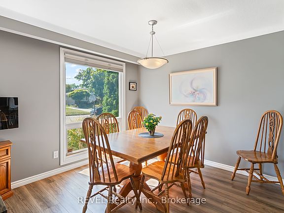 3rd image of 9 Fitzroy Ln