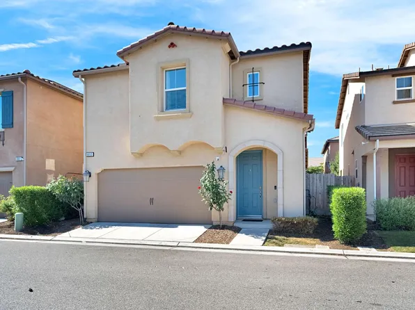 6053 E Brick Dr, Fresno, CA 93727