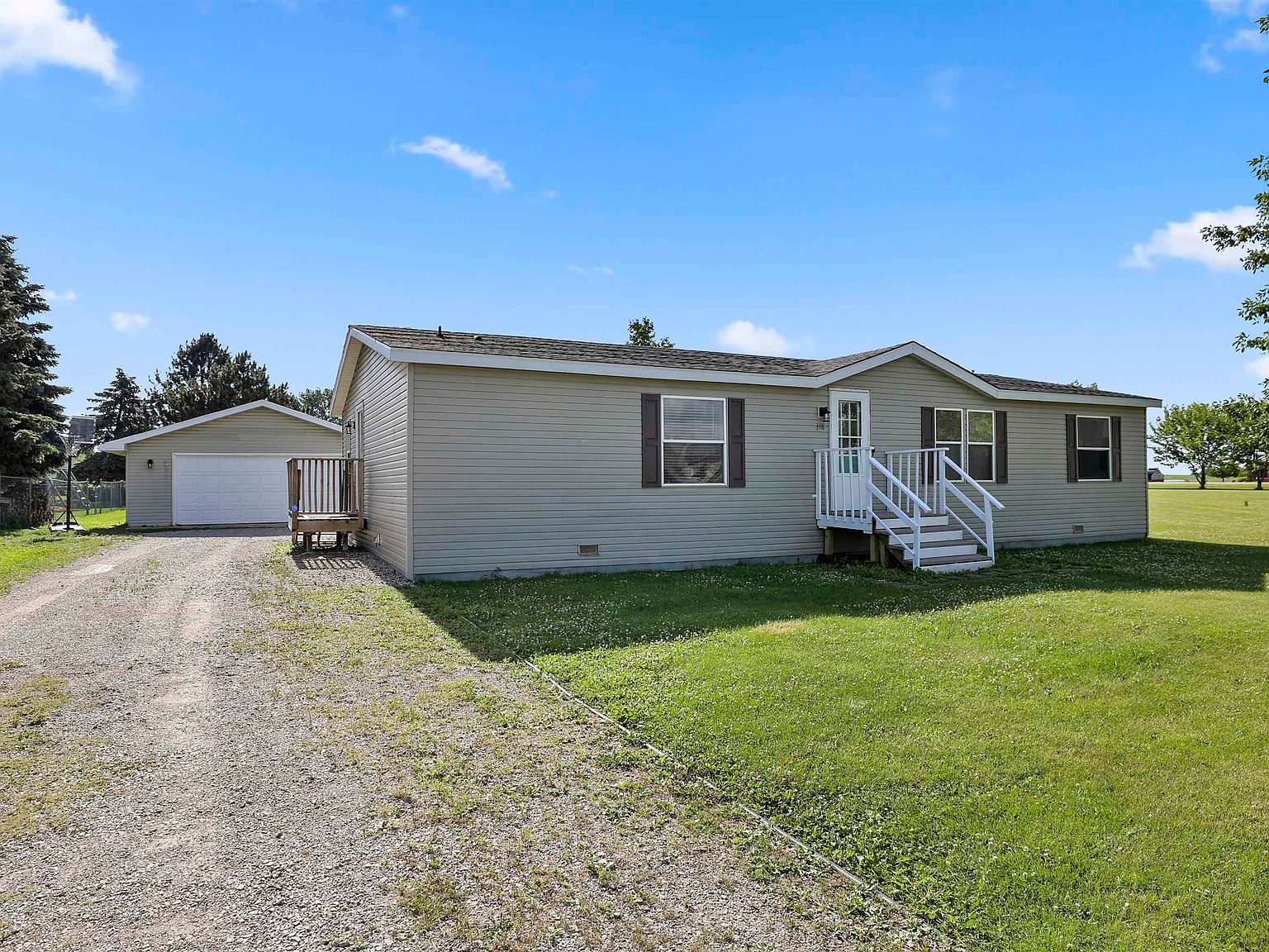318 Spruce St, Hortonville, WI 54944 Zillow