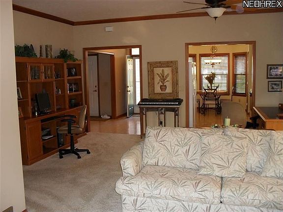 4th image of 122 Village Dr #4