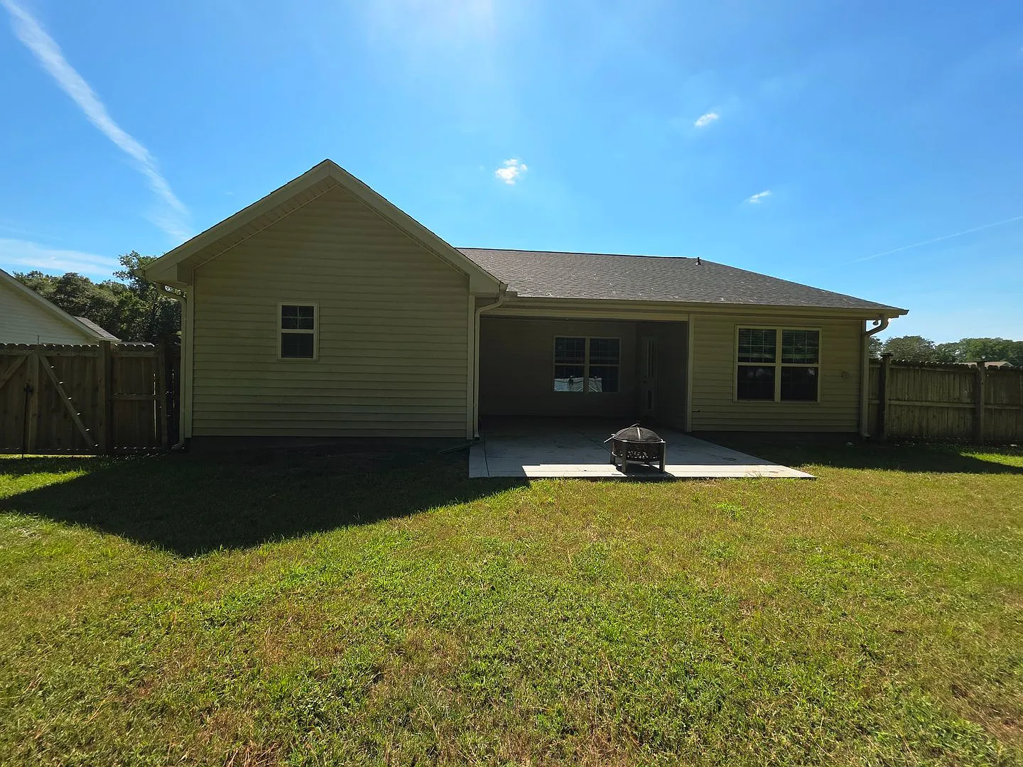 3BD 2BA in Crimson Faire — Photo 3