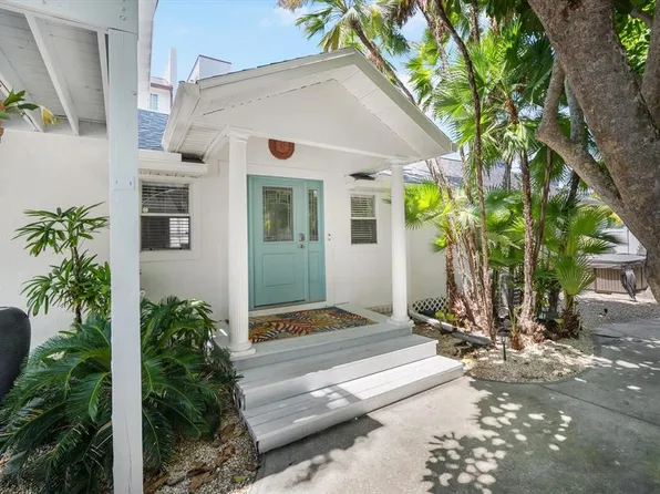 2211 Avenue C, Bradenton Beach, FL 34217