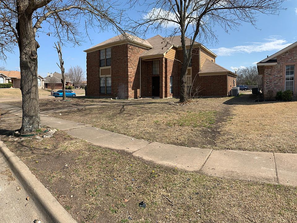 2nd image of 1438 Warwick Dr