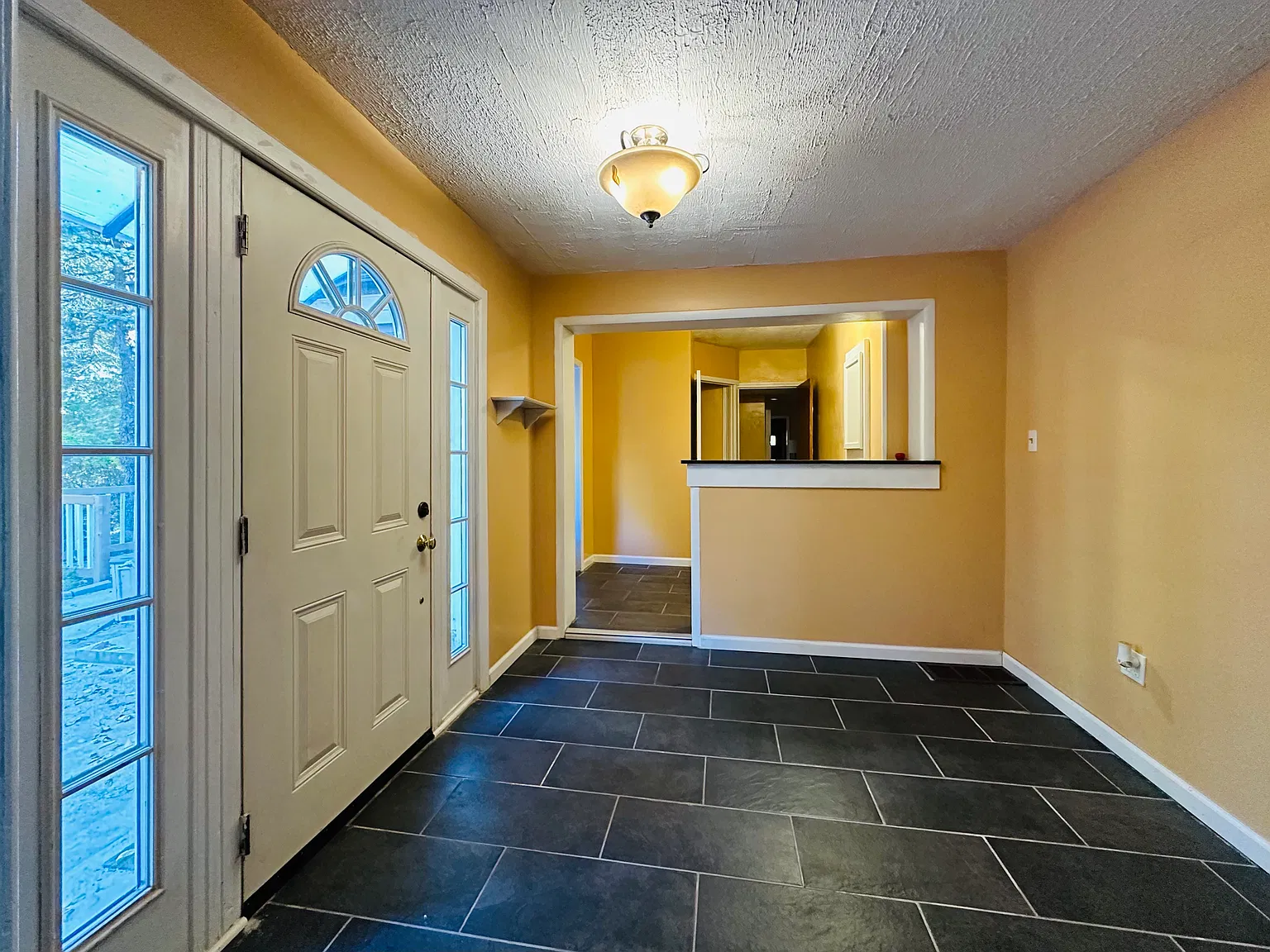 3 bed, 2.5 bath, 1760 sqft, $2,500 — Photo 4