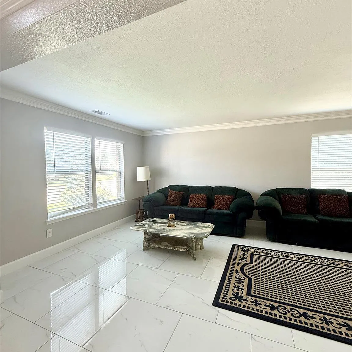 4 bed, 2.5 bath, 3267 sqft, $2,500 — Photo 4