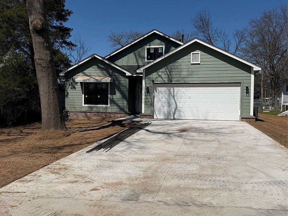 1st image of 309 W Pecan St