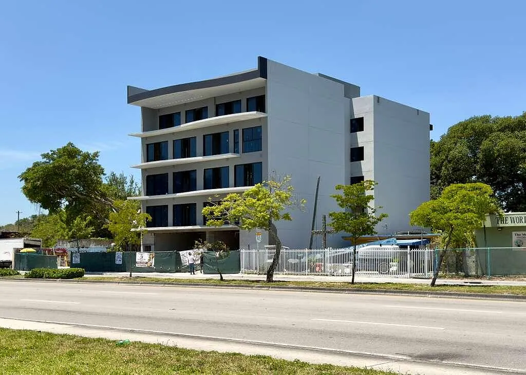 2 bed, 1.0 bath, 906 sqft, $2,600 — Photo 3