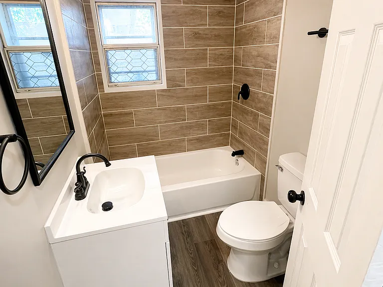 2317 Cedar St — Photo 3