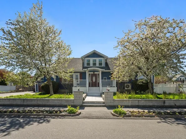 17 Beech St, Dedham, MA 02026