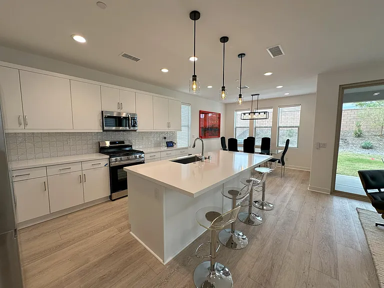 35851 McCarthy St — Photo 2