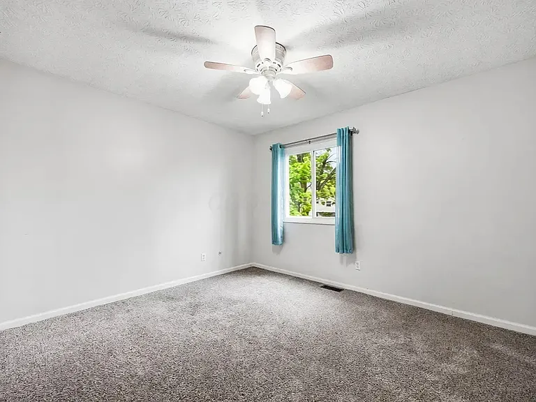 721 Mistletoe St — Photo 9