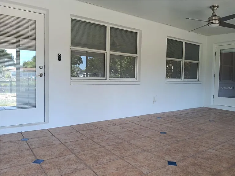 4864 Lake Charles Dr N — Photo 25