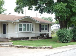 315 N Market St, Nixa, MO 65714