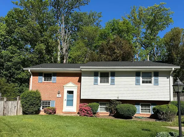 2896 Chalet Ct, Woodbridge, VA 22192