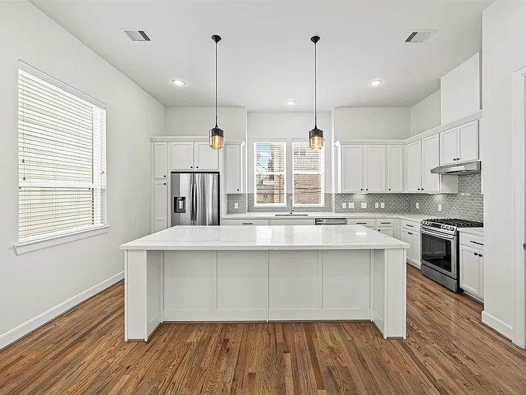 719 Leverkuhn St — Photo 17