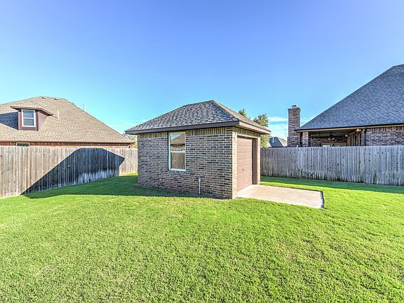 4th image of 12624 Lexington Dr