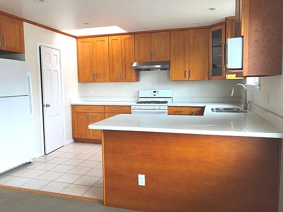 Full size kitchen with large pantry, gas stove, dishwasher and large refrigerator