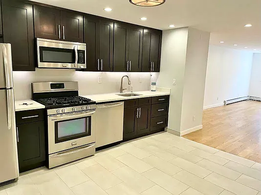 Rented by Amorelli Realty | media 2