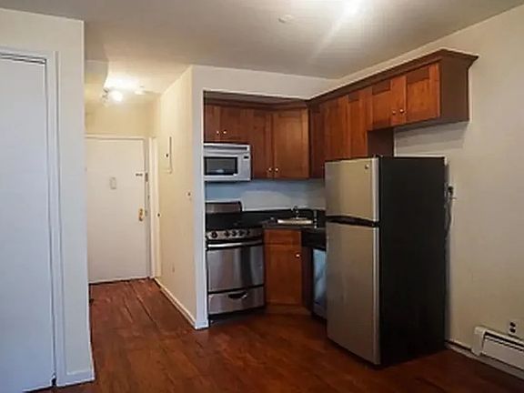 2nd image of 213 7th Ave APT 3B