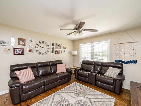 4th image of 1372 Rainbow Forest Dr