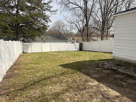 3rd image of 1113 Eastholme Ave