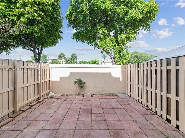 390 NW 86th Pl #Townhouse 201 — Photo 15