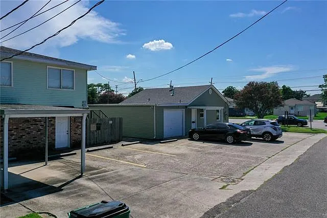 517 Clearview Pkwy — Photo 2