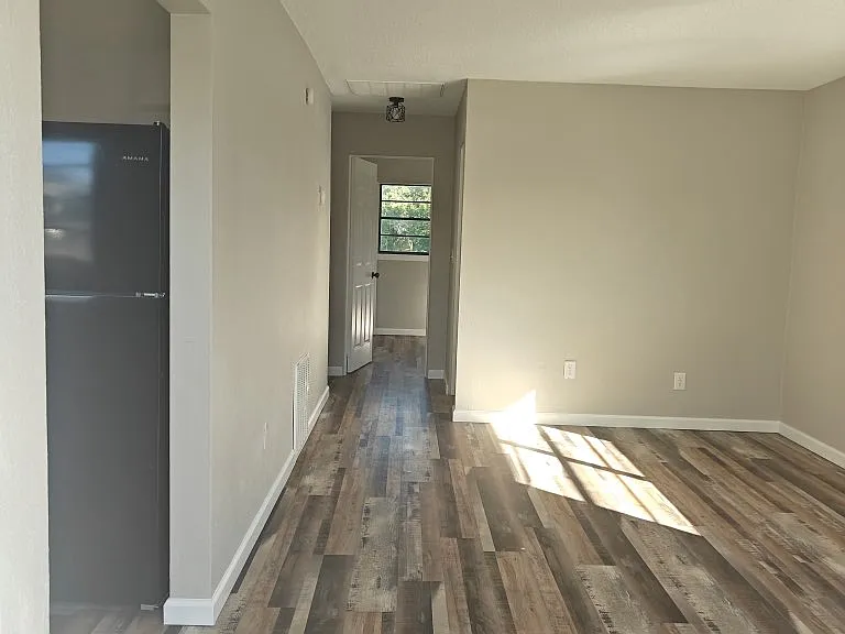 1014 S Combee Rd — Photo 2