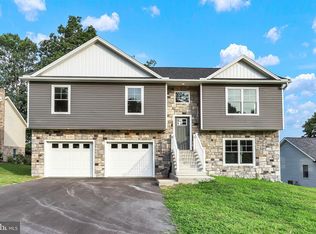 6171 Greenbriar Ln, Fayetteville, PA 17222
