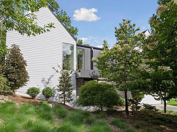 2nd image of 1058 E Circle Dr
